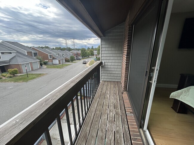 Building Photo - 9 Rosewood Dr