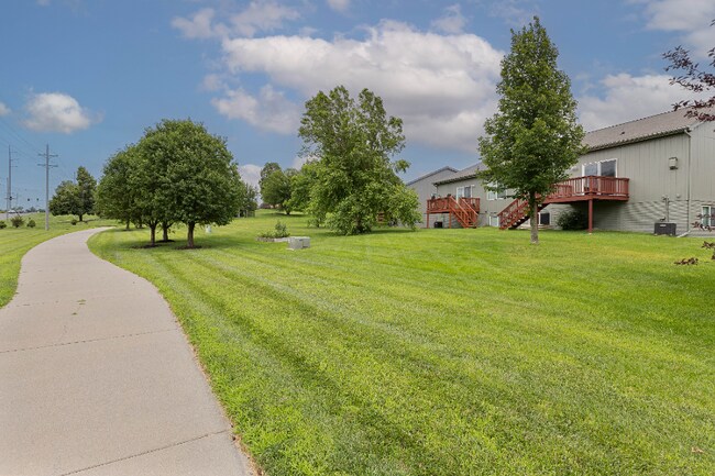 Building Photo - 14252 Newport Ave