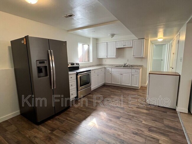 Building Photo - 6099 S Country Hills Drive