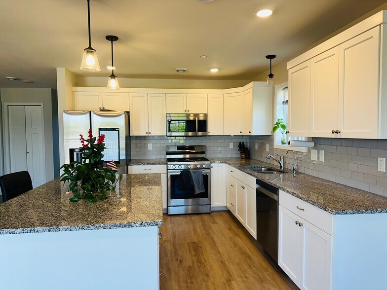 Building Photo - 634 Shardlow Ln NE