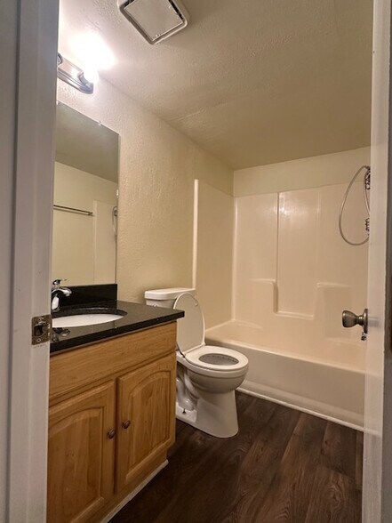 Building Photo - Room in Townhome on Destin Cir