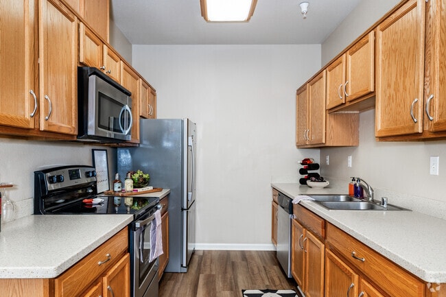 2BR, 2BA - 1,000SF Kitchen - Lincoln Gardens Apartments