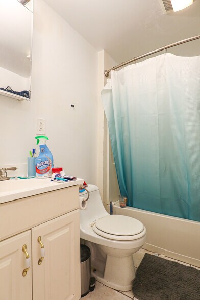 Building Photo - 315 Saint Paul St