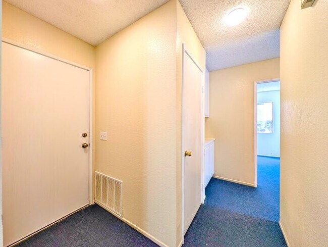 Building Photo - 3 Bedrooms Near the University in the Cimmeron District on Rosarita Street