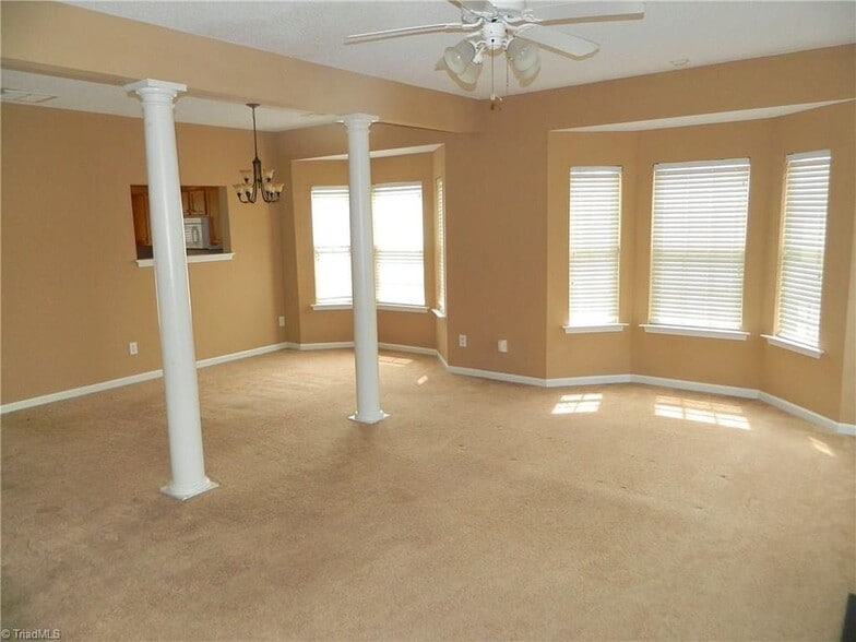 Building Photo - 1702 Brittany Way