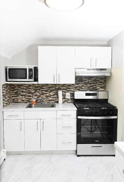 Building Photo - 1152 Romano Ave
