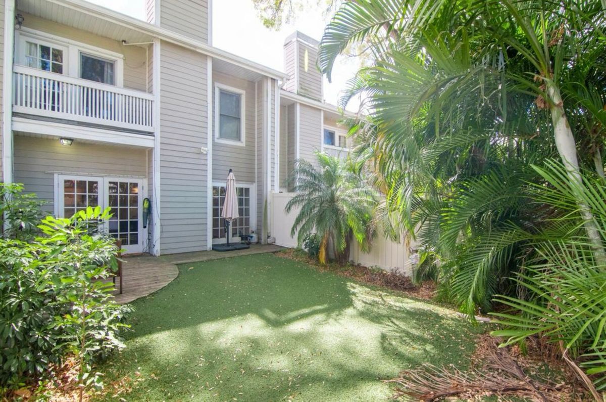 Building Photo - 3023 W Bay Villa Ave