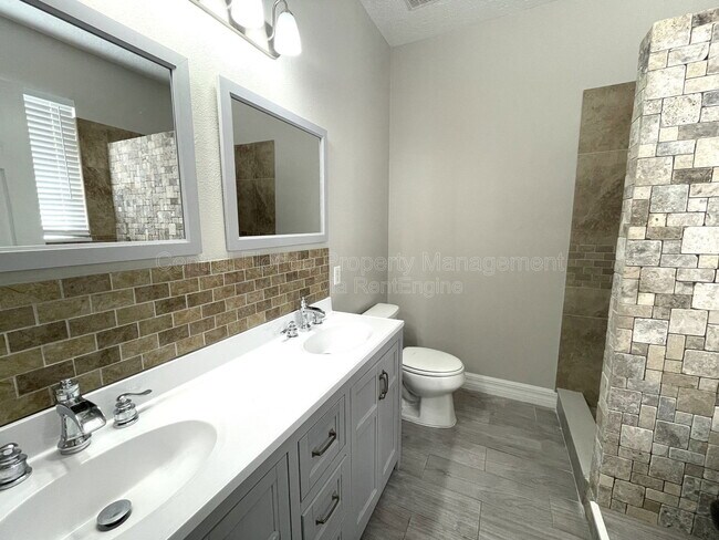 Building Photo - 4032 Meadowlark Dr