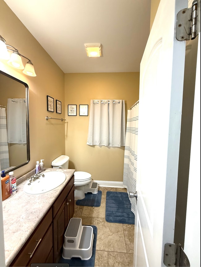 Building Photo - 4 bedroom 2.5 bath home