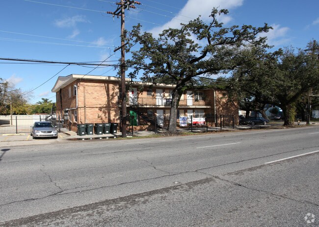 Primary Photo - 3401 S Claiborne Avenue
