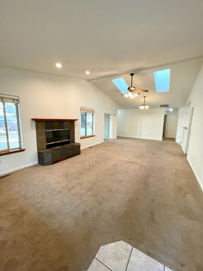 Building Photo - Fawn Run Duplex - 00000-FAWN-00