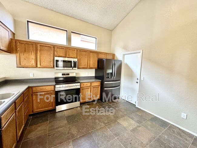 Building Photo - 4171 E Cholla Canyon Dr