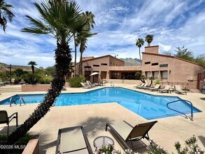 Building Photo - 5051 N Sabino Canyon Rd