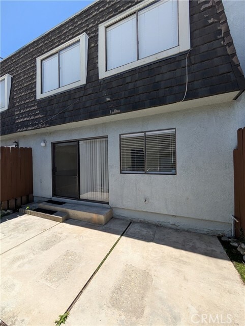 Building Photo - 2620 Huntington Dr
