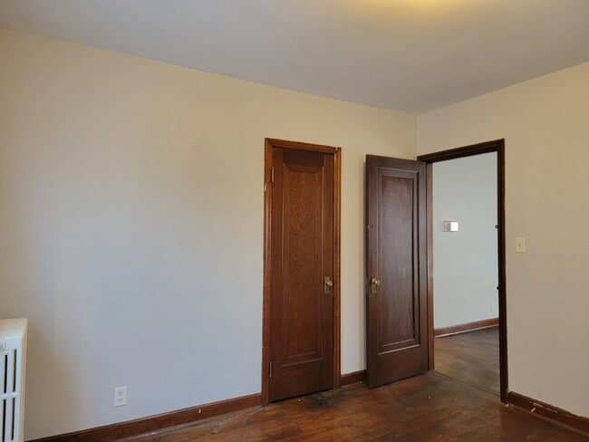 Building Photo - Spacious 2-Bedroom Apartment Downtown  Appleton