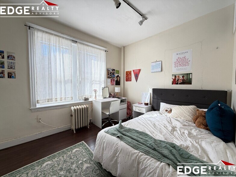 Building Photo - 62 Egmont St