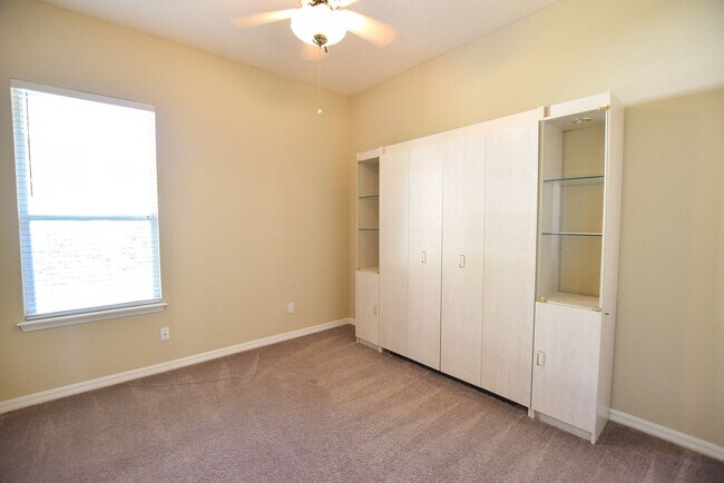 Building Photo - 5313 Lake Bluff Terrace