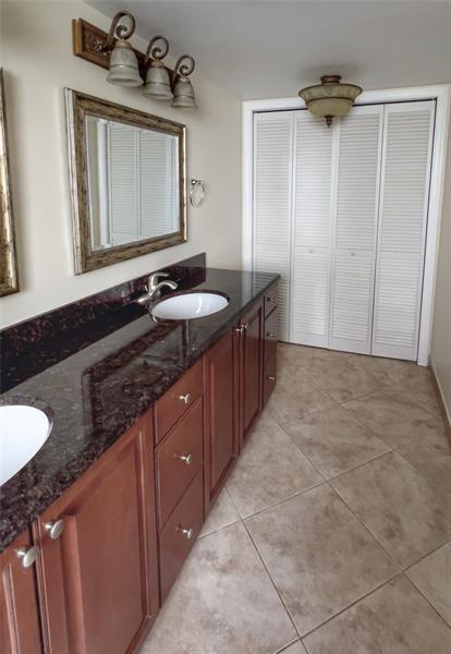 Building Photo - 3150 N Course Ln