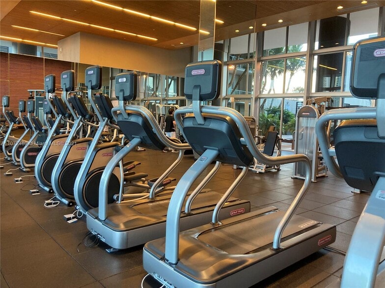 Building Photo - 3451 NE 1st Ave