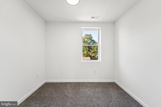 Building Photo - BEAUTIFUL 3 Bedroom 2 Bathroom Home