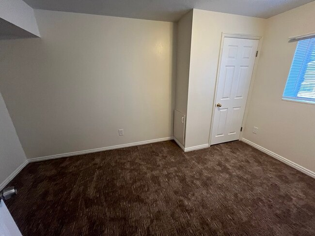 Building Photo - Remodeled West Jordan 4 Bedroom 4 Bath!
