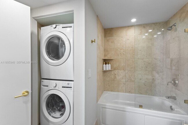 Building Photo - 141 Crandon Blvd