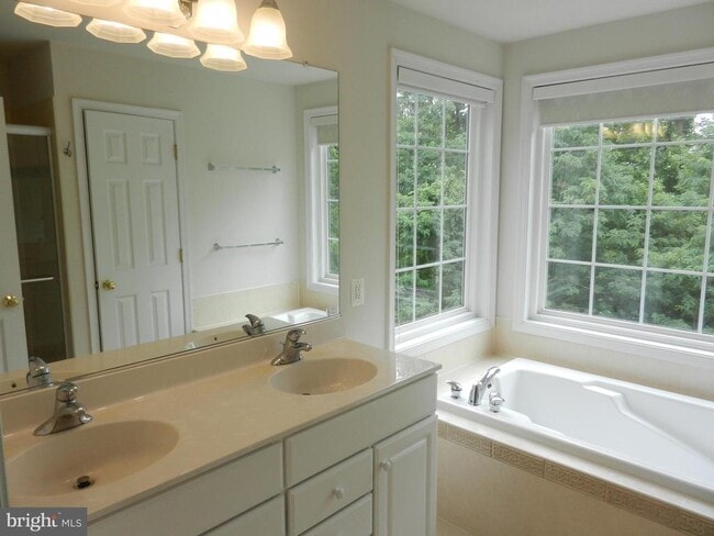 Building Photo - 13700 Maple Sugar Ln