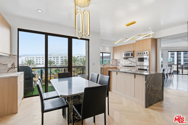 Building Photo - 121 Canon Dr