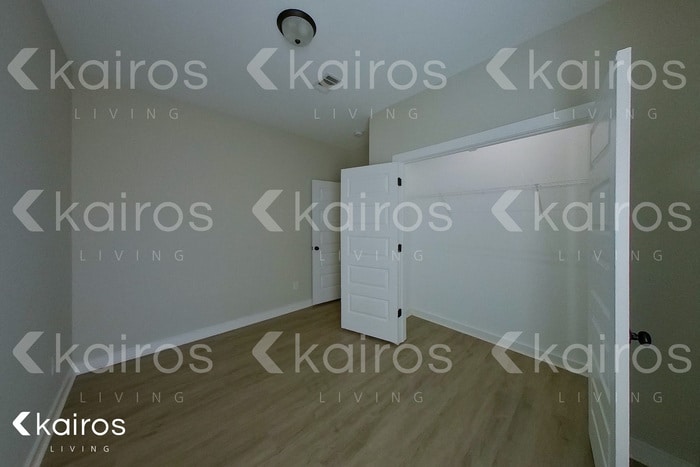 Building Photo - 8022 Shadesbrook Dr