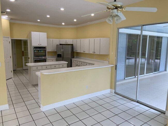 Building Photo - 5 Bedroom/3.5 Bathroom Pool Home On Cul-De-Sac Minutes from Downtown Windermere!!!