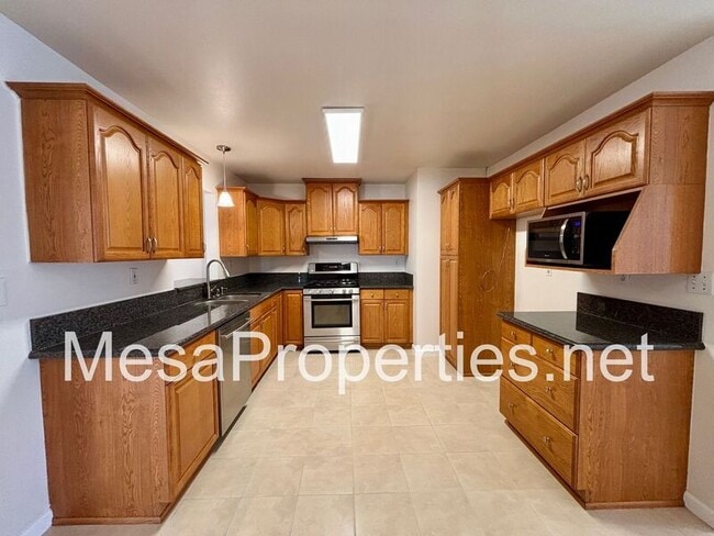 Building Photo - 12527 Reed Ave