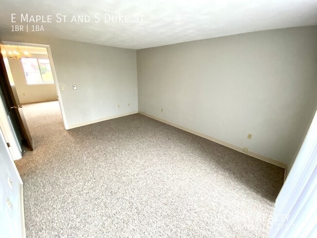 Building Photo - 505 E Maple St