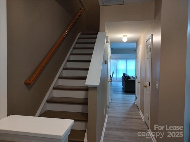 Building Photo - 9549 Glenashley Dr