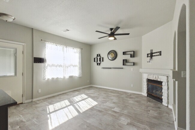 Building Photo - 5552 W 29th St