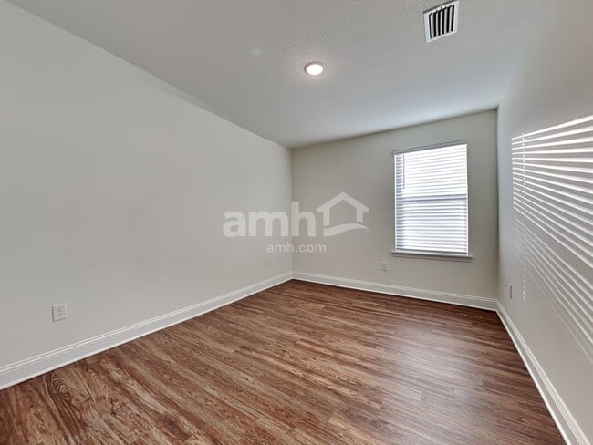 Building Photo - 118 Banyan Frst Dr