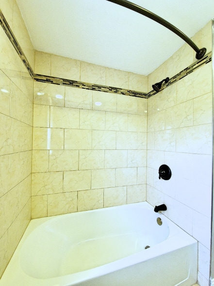 Building Photo - 90 E 8th Ave