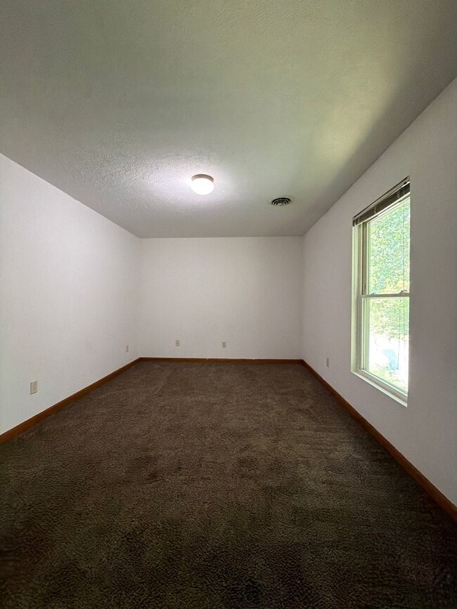 Building Photo - 269 Woodridge Ct