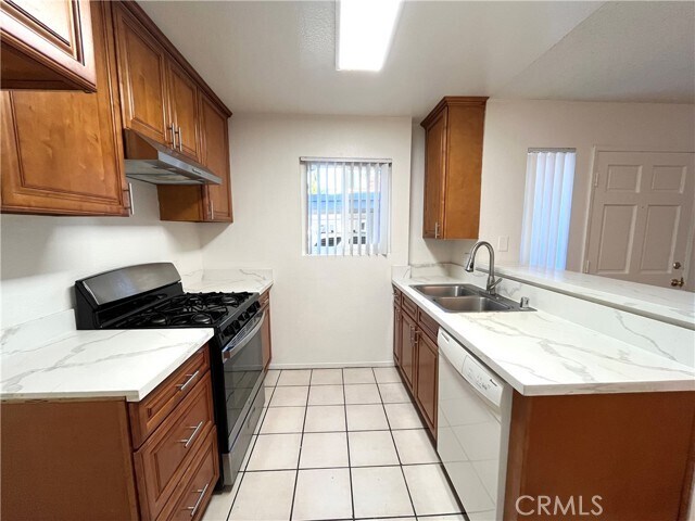 Building Photo - 14030 McClure Ave