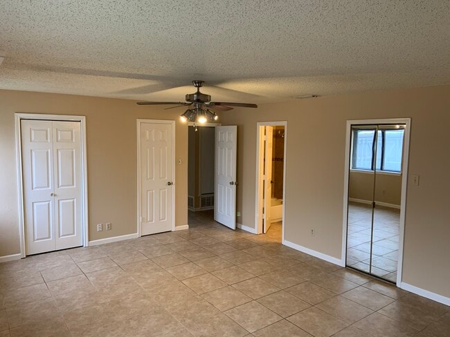 Building Photo - 2501 Majestic Dr