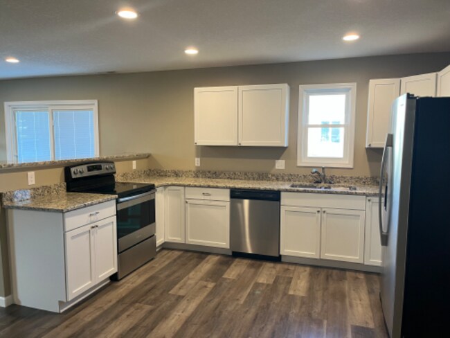 Building Photo - 118 W Cedar Ln