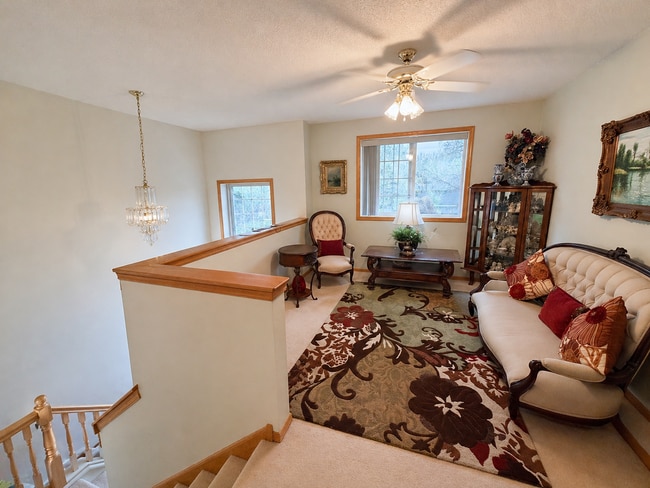 Building Photo - Stunning 2-Level Townhome with Vaulted Ceiling in Champlin!!