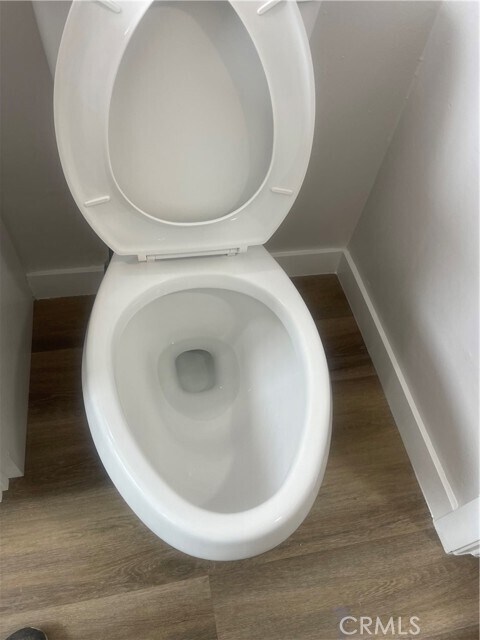 Building Photo - 1526 W 101st St