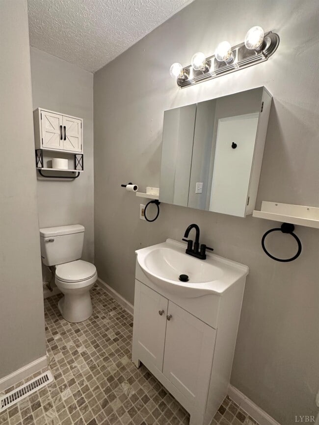 Building Photo - 601 Jackson St