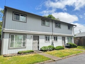 Building Photo - 933 NW Sequoia Ave