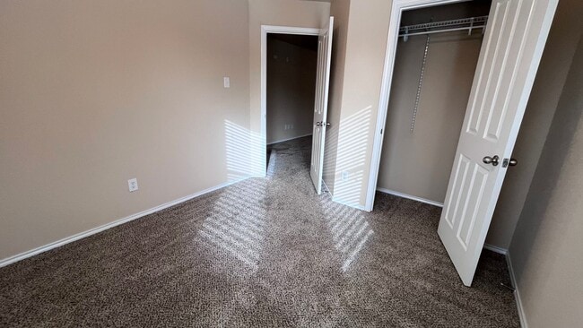 Building Photo - * Make this spacious home in Helotes off B...