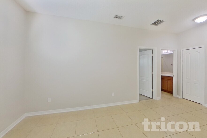 Building Photo - 2557 Isabela Terrace