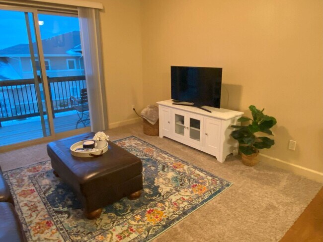 Building Photo - 2715 Bobcat Dr