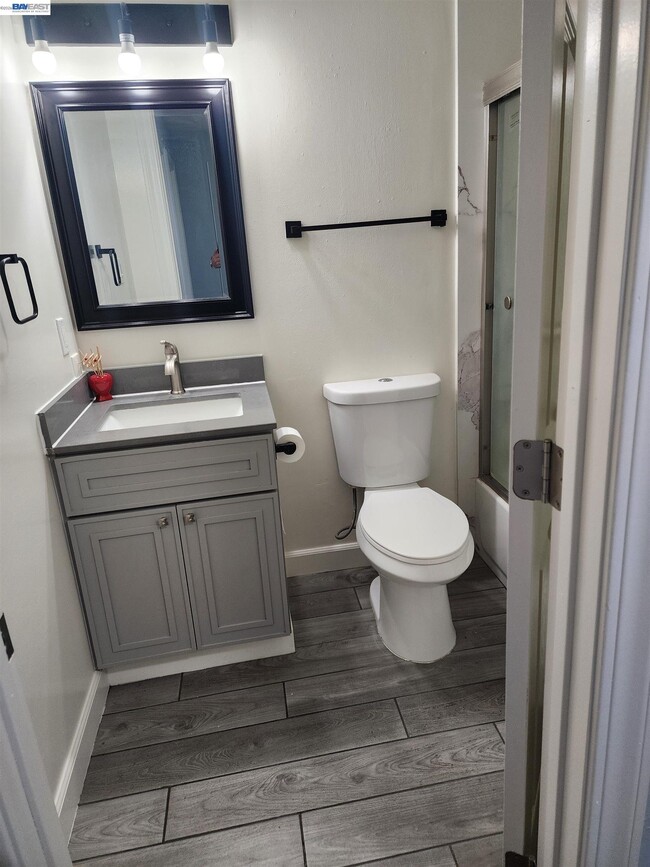 Building Photo - 4985 N Holt Ave