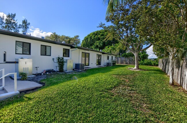 Building Photo - 2503 Oceanview Ave