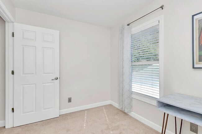 Building Photo - 2016 Brewton Dr